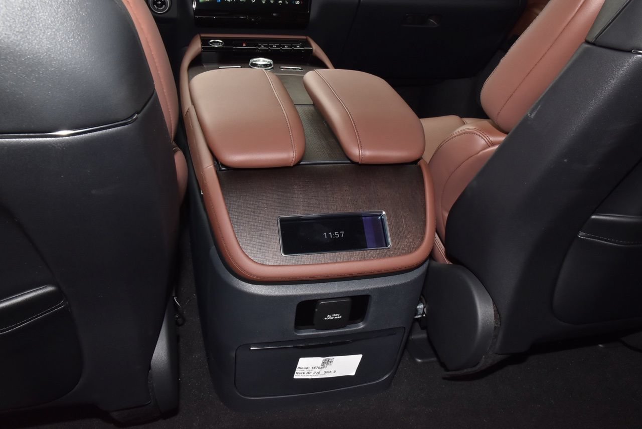 New 2027 Lincoln Navigator Reserve AWD/4WD image 19