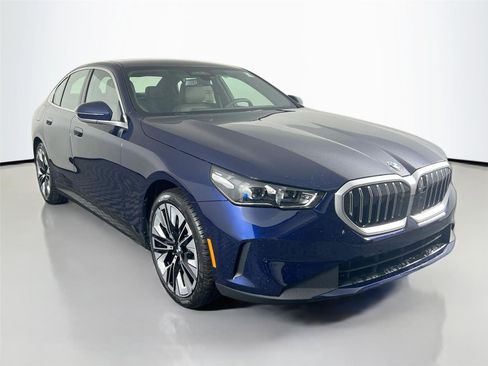 New 2026 BMW 530i xDrive AWD/4WD image 8