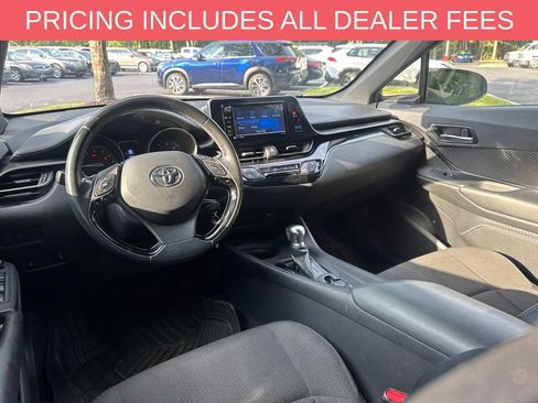 Used 2018 Toyota C-HR XLE FWD image 2