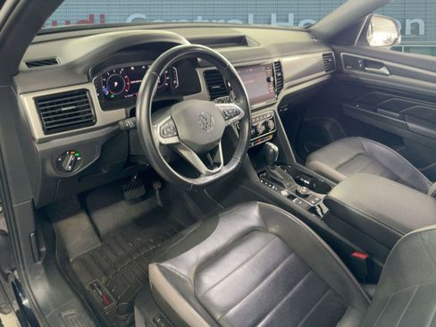 Used 2020 Volkswagen Atlas Cross Sport SEL Premium image 4