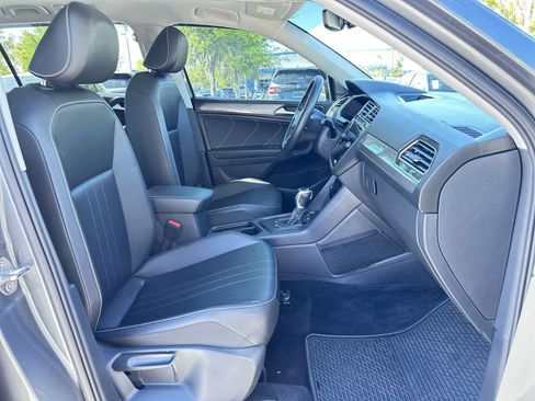 Used 2022 Volkswagen Tiguan SE w/ Panoramic Sunroof Package image 16