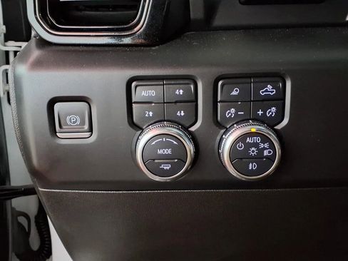 Used 2024 GMC Sierra 2500 AT4 w/ AT4 Premium Plus Package AWD/4WD image 19