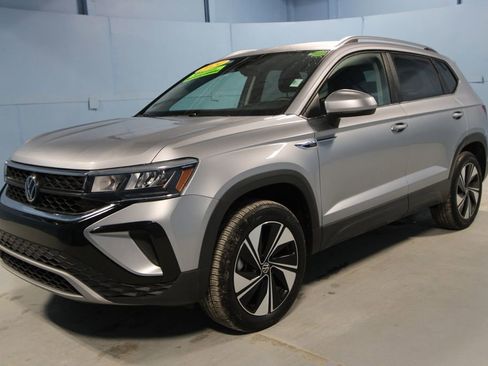 Used 2024 Volkswagen Taos SE image 24