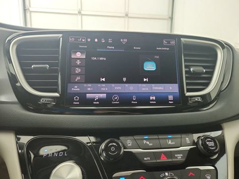 Certified 2023 Chrysler Pacifica Touring-L FWD image 27