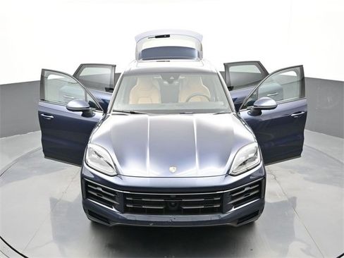 Used 2025 Porsche Cayenne E-Hybrid image 30