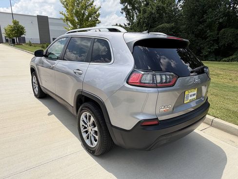 Used 2019 Jeep Cherokee Latitude Plus AWD/4WD image 7