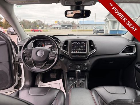 Used 2019 Jeep Cherokee Trailhawk w/ Comfort & Convenience Group AWD/4WD image 16