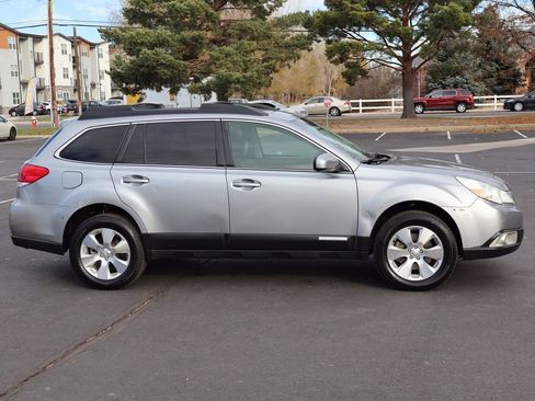 Used 2010 Subaru Outback 3.6R Limited image 3