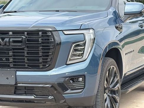 Used 2025 GMC Yukon Denali w/ Advanced Technology Package AWD/4WD image 4