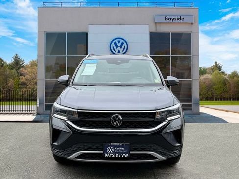 Certified 2023 Volkswagen Taos SE w/ Panoramic Sunroof Package AWD/4WD image 2