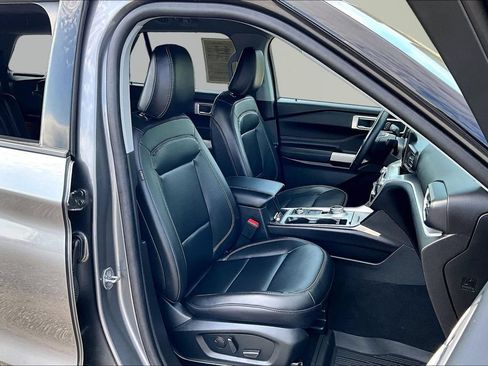 Certified 2024 Ford Explorer XLT w/ Equipment Group 202A AWD/4WD image 7