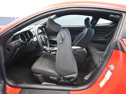 Used 2017 Ford Mustang Coupe image 29