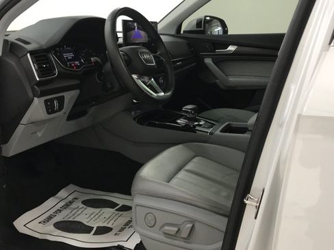 Used 2023 Audi Q5 2.0T Premium w/ Convenience Package AWD/4WD image 9