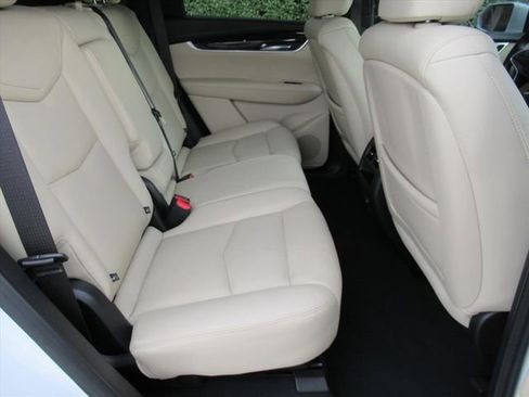 Used 2018 Cadillac XT5 FWD image 11
