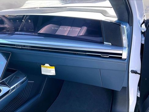 Certified 2026 Cadillac Escalade IQL Luxury AWD/4WD image 27