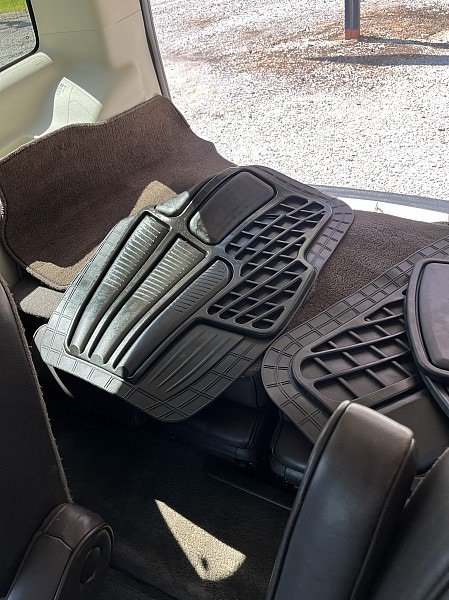Used 2013 Cadillac Escalade Platinum RWD image 18