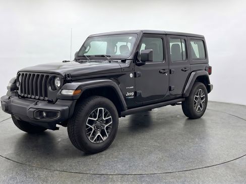 Used 2025 Jeep Wrangler Unlimited Sahara AWD/4WD image 3