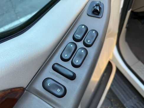 Used 2000 Ford F250 Lariat image 21