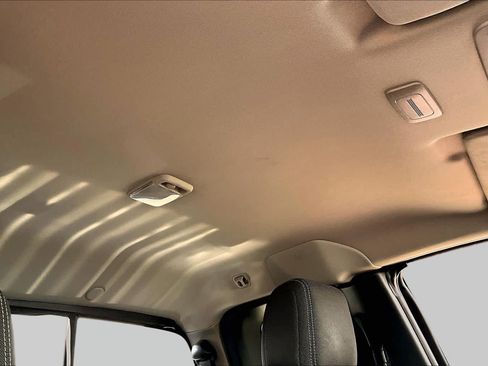Certified 2022 Nissan Frontier SV RWD image 13