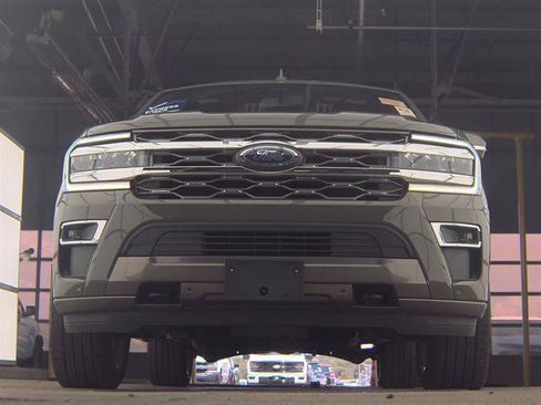 Used 2024 Ford Expedition Max King Ranch AWD/4WD image 3
