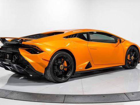 Used 2023 Lamborghini Huracan Tecnica RWD image 3