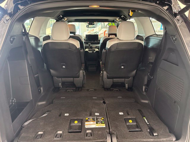 Used 2026 Toyota Sienna AWD image 8