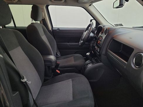 Used 2016 Jeep Patriot Latitude AWD/4WD image 21