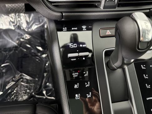 Certified 2026 Porsche Macan AWD/4WD image 31