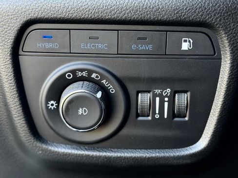 Used 2023 Jeep Grand Cherokee Overland w/ Advanced Protech Group III image 29