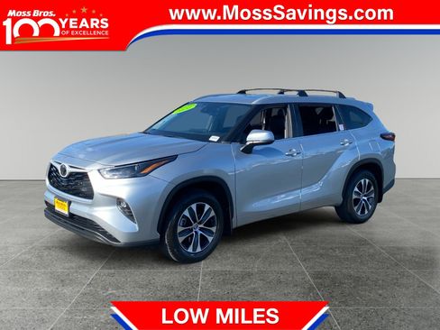 Used 2024 Toyota Highlander XLE FWD image 1