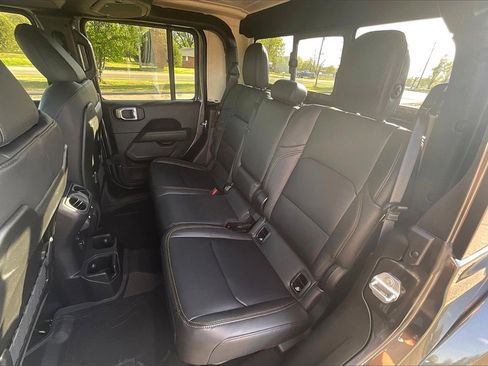 New 2025 Jeep Gladiator Sport w/ Premium Package image 10