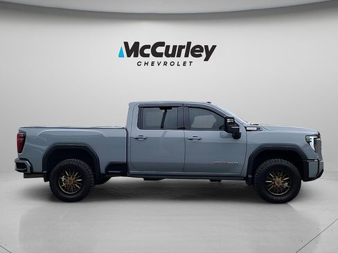 Used 2024 GMC Sierra 3500 AT4 w/ Technology Package AWD/4WD image 7