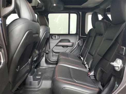 Used 2025 Jeep Wrangler Unlimited Rubicon image 23