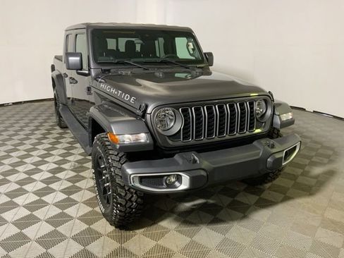 Used 2025 Jeep Gladiator Sport AWD/4WD image 4