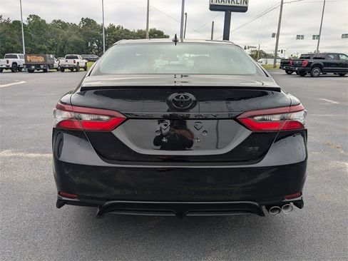 Used 2023 Toyota Camry SE image 5