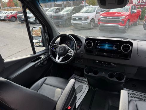 Used 2022 Mercedes-Benz Sprinter 4500 w/ Parking Package image 35
