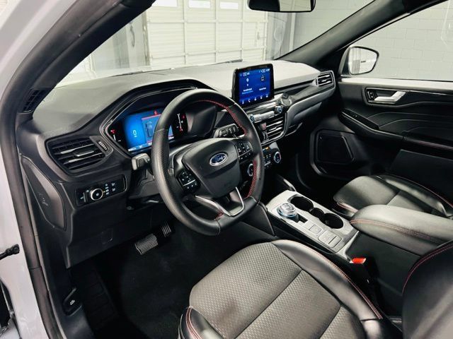 Used 2025 Ford Escape ST-Line Select AWD/4WD image 21