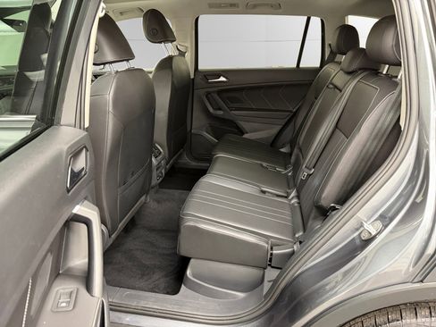 Used 2022 Volkswagen Tiguan SE image 13