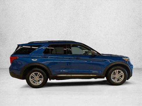 Used 2020 Ford Explorer XLT w/ Equipment Group 202A AWD/4WD image 4