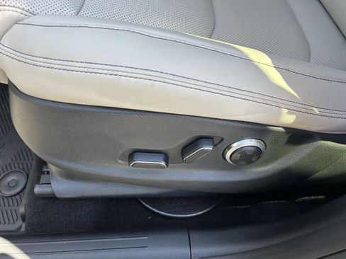 Used 2026 Genesis GV70 2.5T Select image 25