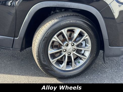 Used 2020 Jeep Cherokee Latitude Plus w/ Cold Weather Group image 14