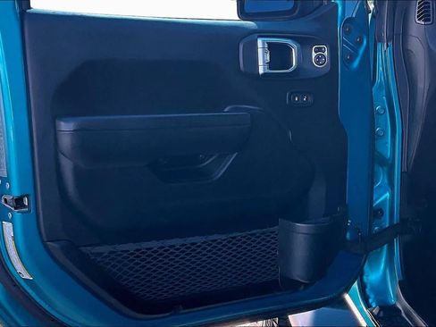 Used 2019 Jeep Wrangler Sport AWD/4WD image 18