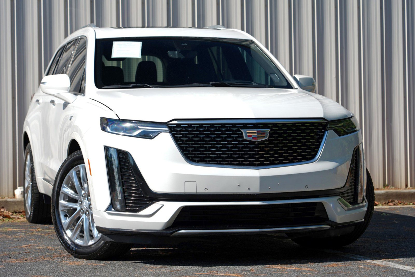 Used 2022 Cadillac XT6 Premium Luxury w/ Technology Package FWD image 2