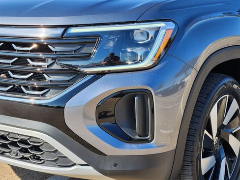 Used 2025 Volkswagen Atlas Cross Sport SE image 10