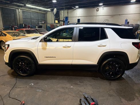 Used 2026 GMC Terrain Elevation w/ Elevation Premium Package AWD/4WD image 3