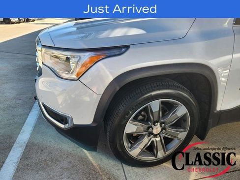 Used 2018 GMC Acadia SLT image 13