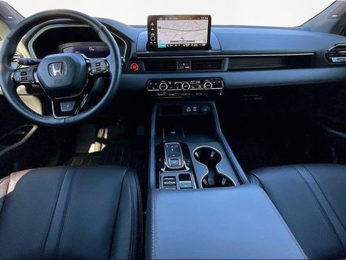 Used 2025 Honda Pilot Black Edition image 7