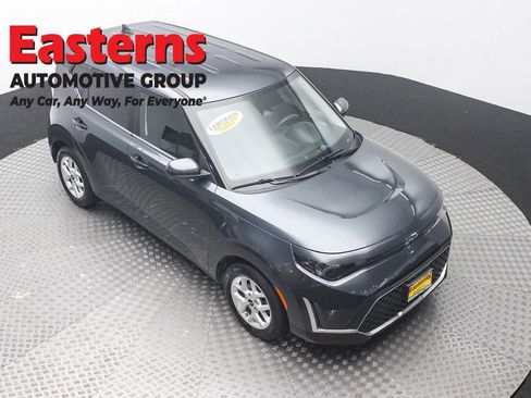 Used 2023 Kia Soul LX w/ LX Technology Package FWD image 3