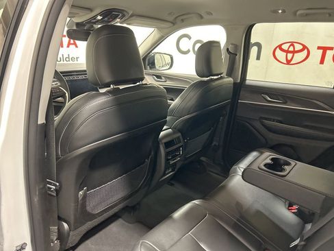 Used 2023 Jeep Grand Cherokee Limited image 23