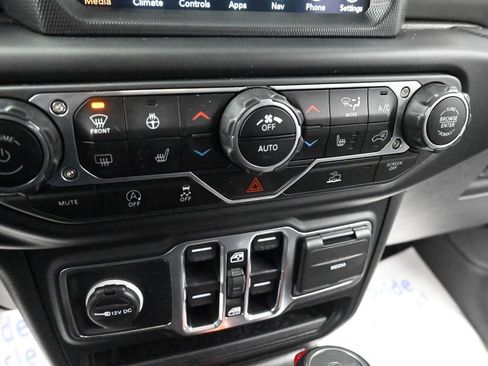 Used 2023 Jeep Gladiator Sport image 39